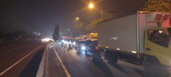 Macet 2 Jam di Kawasan Exit Gerbang Tol Sentul Malam Ini-2